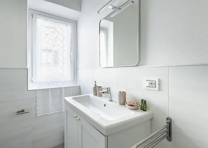 Guesthost - Quiet And Modern